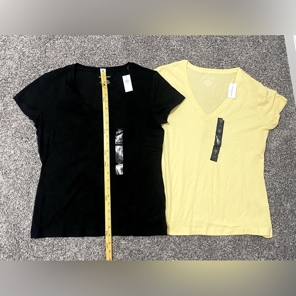 Lot Of 2 Banana Republic Timeless T-Shirts In Black & Yellow NEW Size Medium - Picture 5 of 6